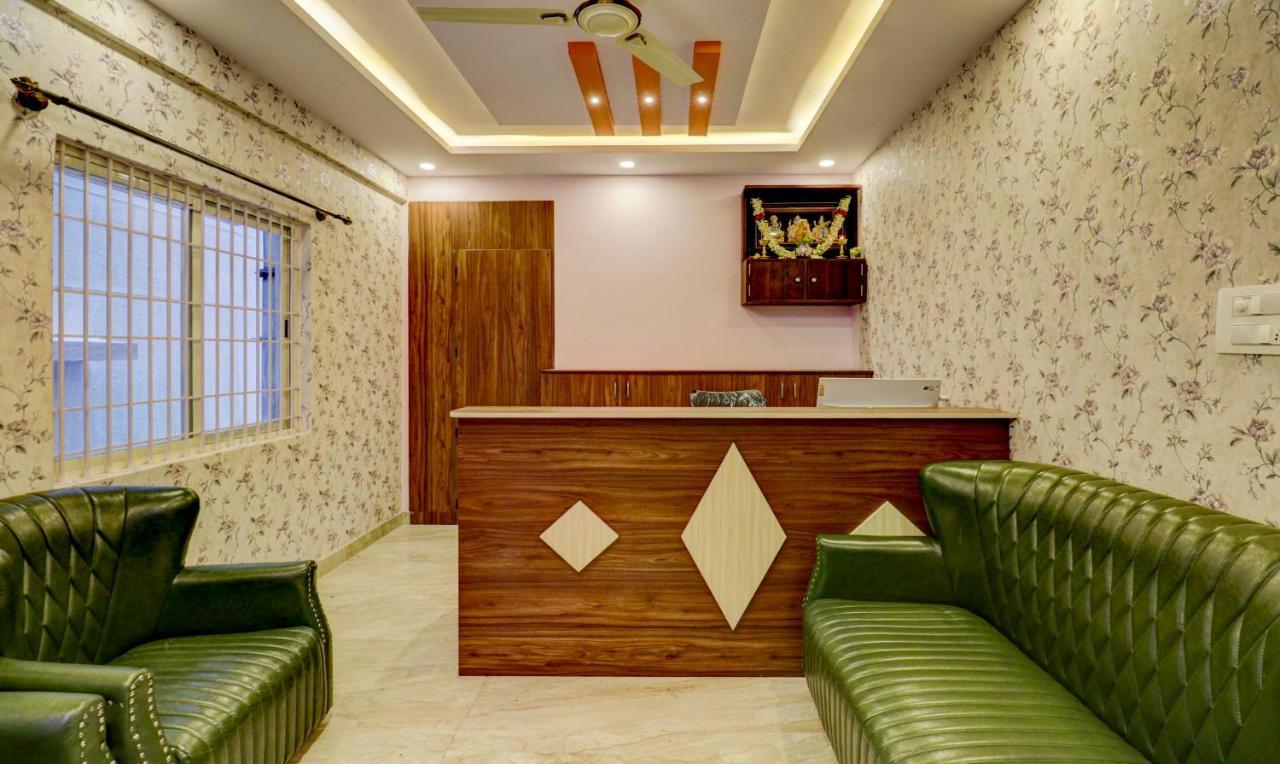 Treebo Three Street Inn Bangalore Exterior foto